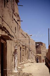 Image du Maroc Professionnelle de  Une rue à l'intérieur de l'ancienne Kasbah de Ouarzazate où résident les berbères, Vendredi, le 22 Août 1997. (Photo / Abdeljalil Bounhar)